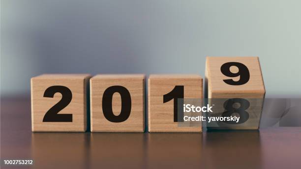 Cambiar De Año Nuevo 2018 2019 Concepto Foto de stock y más banco de imágenes de 2018 - 2018, 2019, Cuenta atrás