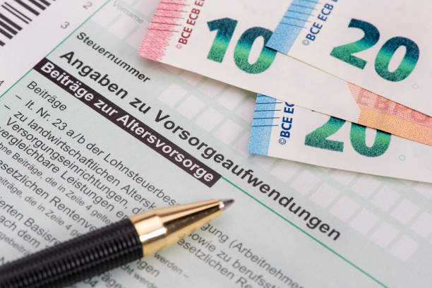 istock Make filling in German tax form for information on expenses for pension plan 1002880968