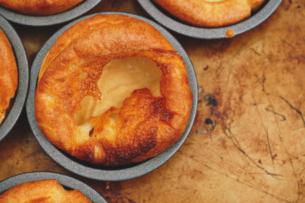 freshly cooked yorkshire puddings. - yorkshire pudding imagens e fotografias de stock