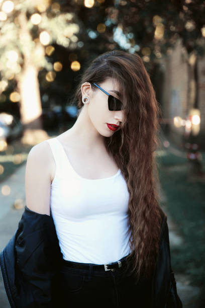 istock Young woman wearing sunglasses 1003047624