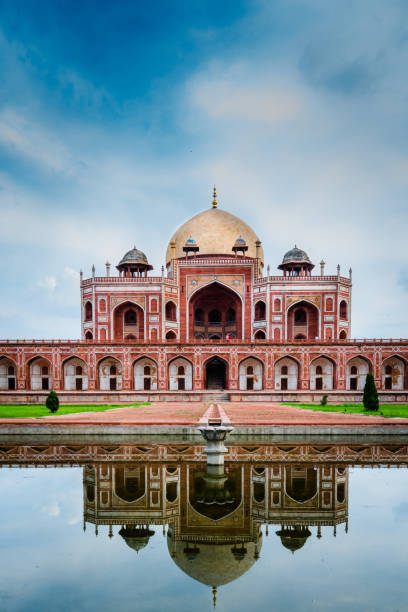 istock Reflection of Huymayun's Tomb 1003064590