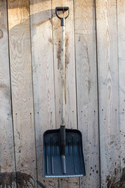 istock A snow shovel weighs 1003084438