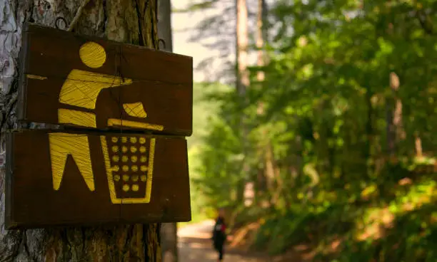 Do not throw trash on the woods
