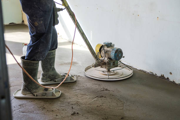 istock grinding of concrete floor 1003119868