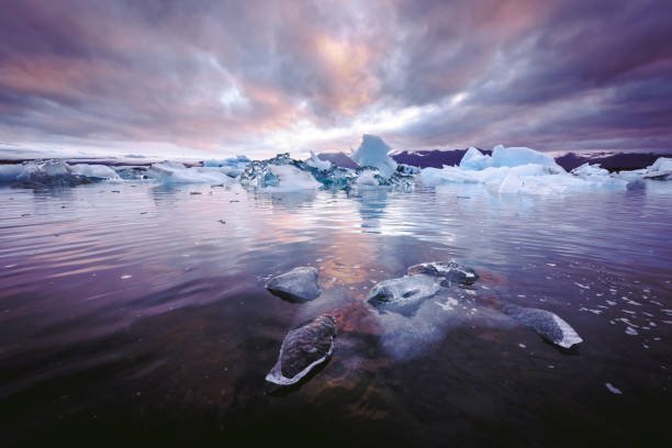 istock Icebergs in Jokulsarlon glacial lagoon 1003120380