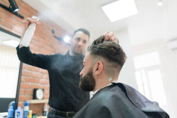 istock Finishing man's haircut 1003206926