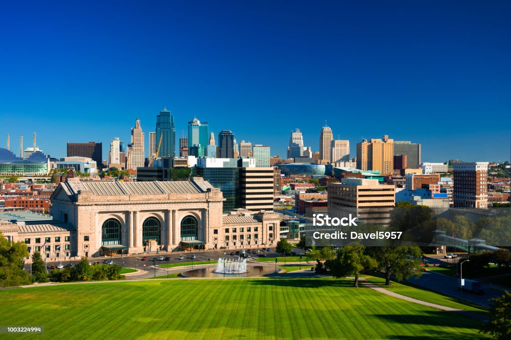 Kansas City Skyline W/ Union Station, Park, And Fountain Downtown Kansas City skyline view with a deep blue sky in the background and Union Station, a fountain, and Penn Valley Park in the foreground. Kansas City - Missouri Stock Photo