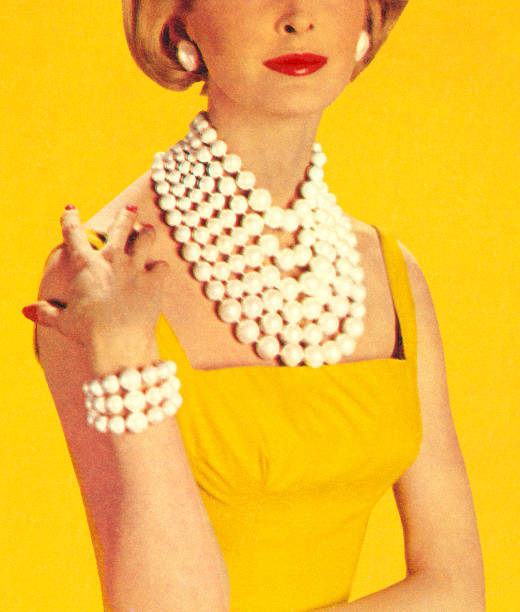 ilustraciones, imágenes clip art, dibujos animados e iconos de stock de mujer con joyas y un vestido amarillo - collar de perlas joyas