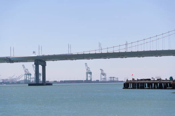 istock Port of Oakland 1003302880