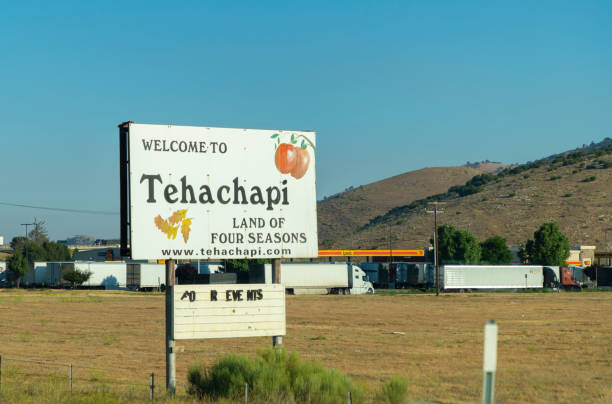 テハチャピへようこそ - tehachapi ストックフォトと画像