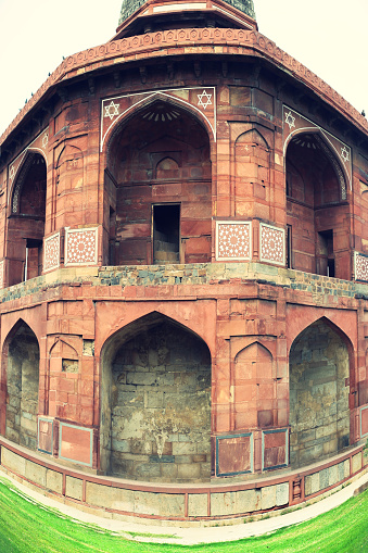 The name of this double-storeyed octagonal building suggests that it was built by Sher Shah as a pleasure, resort, but in style it has parallels, in descriptions and images of early Mughal pavilions. At the very top of the Humayun used this building as a library. On January 20, 1556 he was on the roof of this building when he heard the call to prayer. In this hurry to descend, he fell down the stairs and was severely injured, dying three days later.