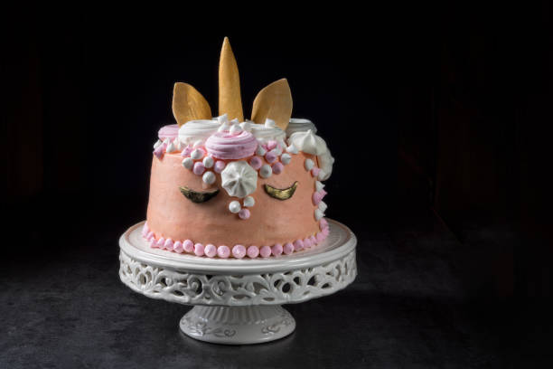 istock kids birthday cake 1003343026