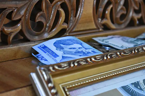 Photo of Serbian 100 dinara currency banknote, Serbia money RSD dinar cash, portrait of scientist Nikola Tesla, Nobel Prize winning physicist Nicola Tesla