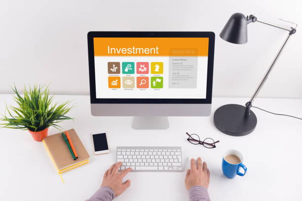 istock Investment screen on the workplace 1003361392