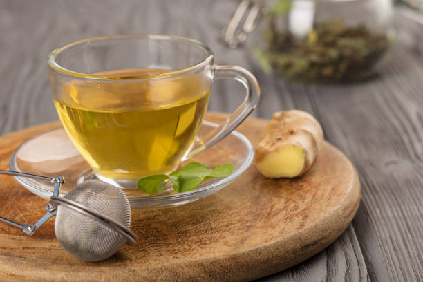 istock Side view of mint tea in glass 1003368168