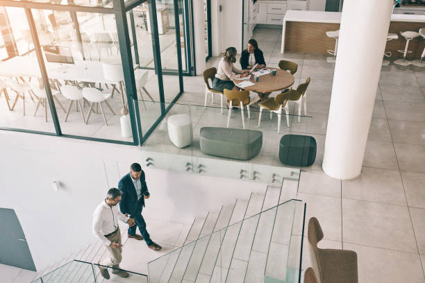 succes is rondom dit kantoor - modern office stockfoto's en -beelden