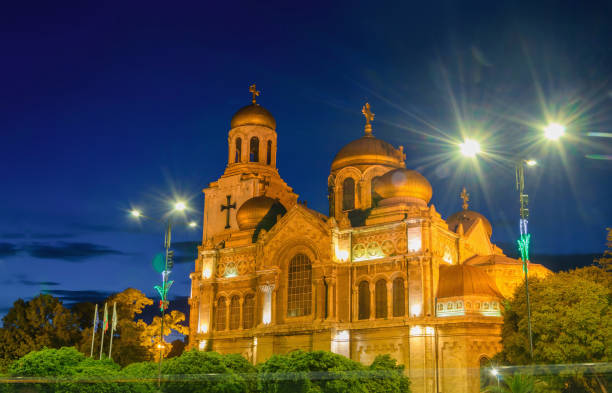 istock Uspenskiy cathedral at night in Varna 1003420478
