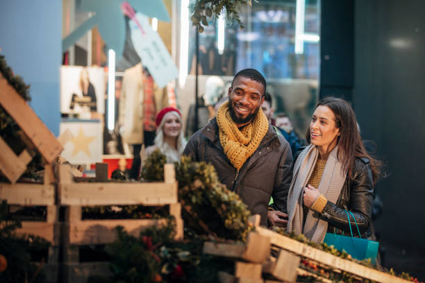 istock Couple Buying a Christmas Wreath 1003490848