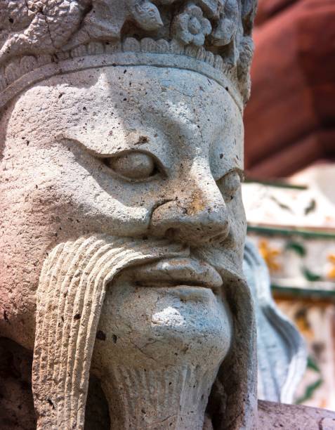 거 대 한 조각 왓 아 룬 사원, 방콕, 태국에서 아트 & - wat arun buddhism temple stone �뉴스 사진 이미지