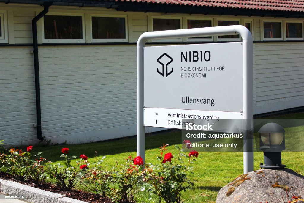 Instituto Noruego de investigación bioeconomía (NIBIO) en Ullensvang, Noruega - Foto de stock de Cultura noruega libre de derechos