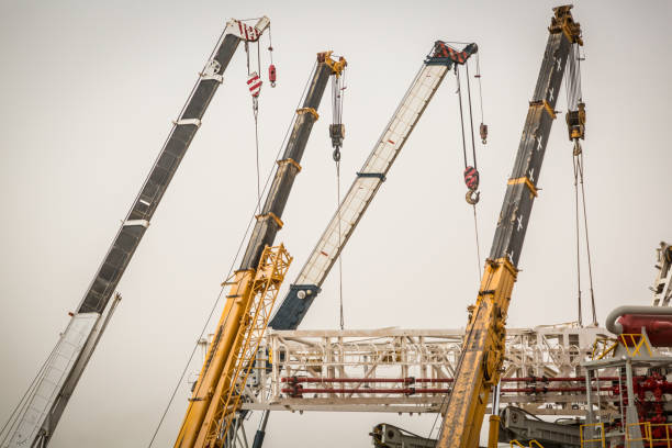 Pump Rig Crane 390+ Crane For Heavy Lifting On Oil Rig Stock Photos, Pictures ...