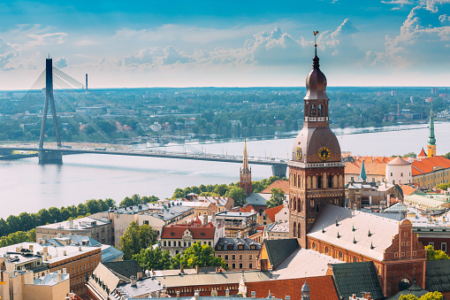 Riga, Letonia. Ciudad en día soleado de verano. Emblemático - Riga Dome Catedral photo