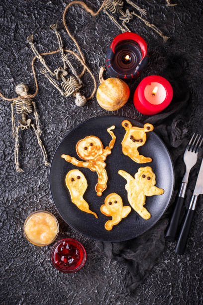 istock Halloween creative treat ghost pancakes 1003751286