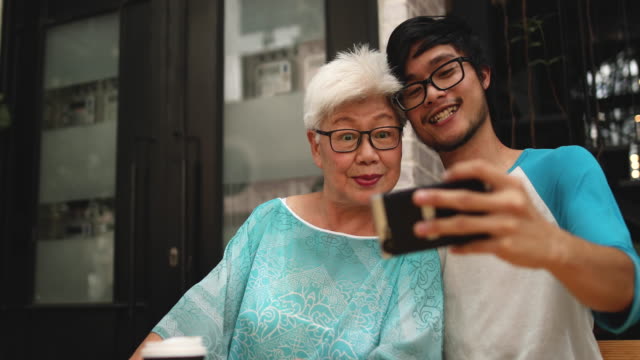 Kategori Es Prøve 17,800+ Asian Granny Stock Videos and Royalty-Free Footage - iStock | Asian  granny portrait
