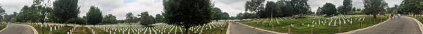 вид на арлингтонское кладбище - washington dc skyline panoramic arlington national cemetery стоковые фото и изображения