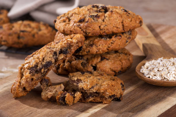 istock Raisin Pecan Oatmeal Cookies 1003883216