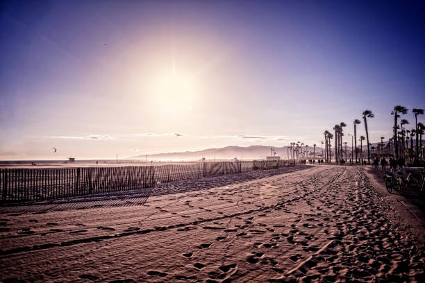 playa de vacío - venice california santa monica pier sunset beach fotografías e imágenes de stock