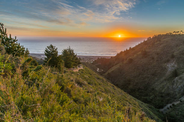istock Amazing sunset over the Pacific Ocean at 