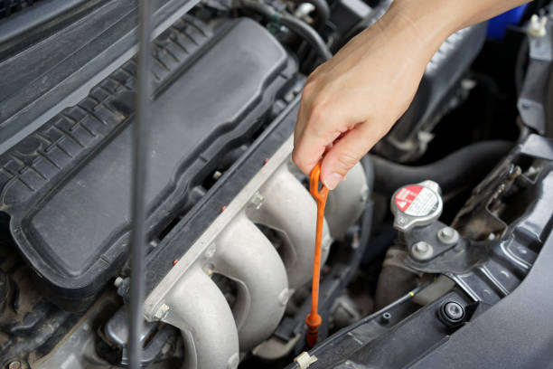 istock Women Repair see Car engine 1003915670