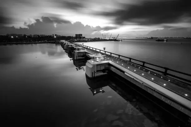 Black and white rendition of marina barrage bridge.