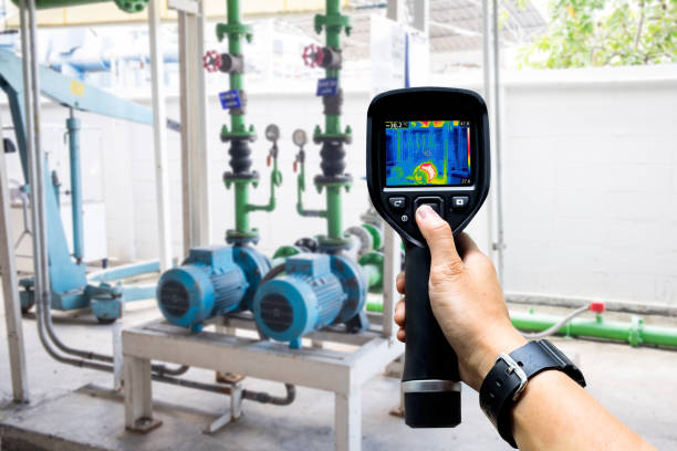 istock Technician use thermal imaging camera to check temperature in factory 1003976726