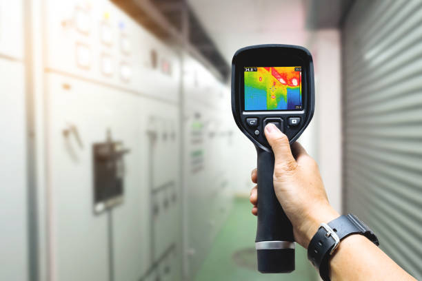 istock Technician use thermal imaging camera to check temperature in factory 1003976730