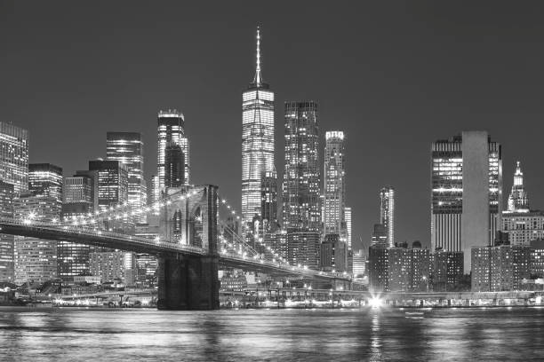 istock Brooklyn Bridge and Manhattan skyline at night, NYC. 1004013364