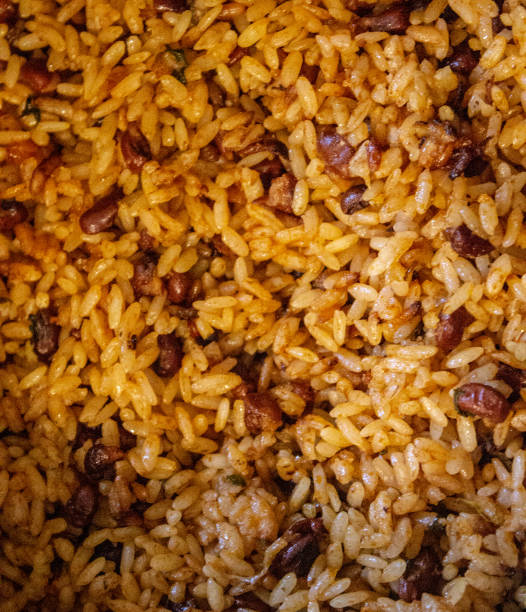 arroz con gandules - arroz y gandules - pigeon pea” fotografías e imágenes de stock