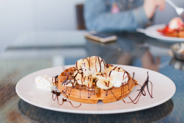 wiedeński wafel - waffle eating meal food and drink zdjęcia i obrazy z banku zdjęć