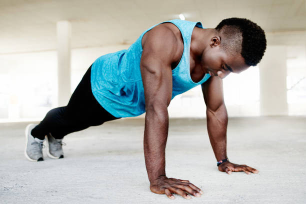 istock Hustle for the muscle 1004194728