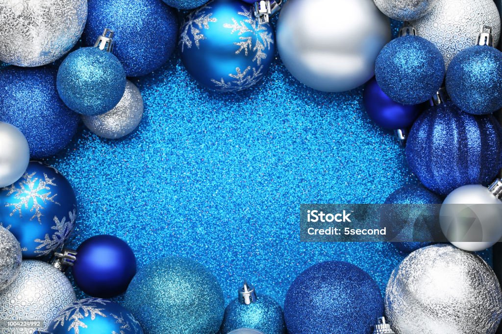 Foto de Decorações Comuns De Natal Azul E Prata e mais fotos de stock de  Artigo de decoração - Artigo de decoração, Azul, Bola - iStock
