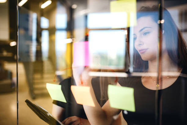 istock Young woman drawing mind map to resolve business problem 1004269992