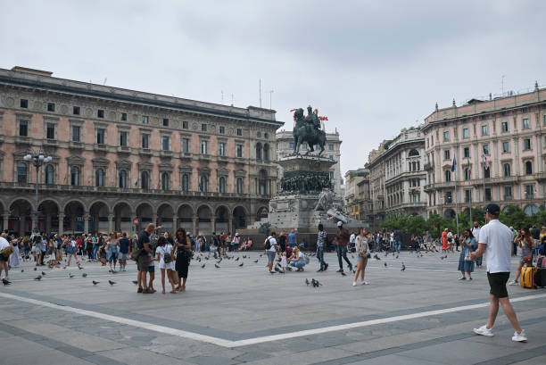 milano, italia - milan italy town square italy cathedral foto e immagini stock