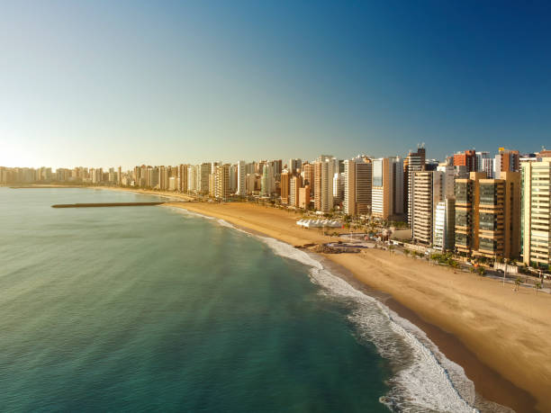 vista aérea de la ciudad de fortaleza, playa de ceará, brasil. - coastal city fotografías e imágenes de stock