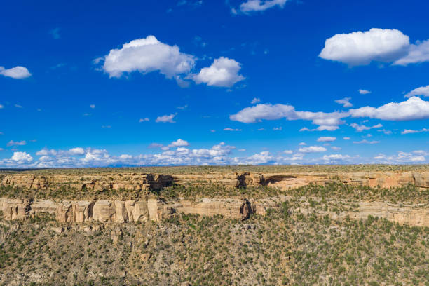 parc national de mesa verde cliff logements - soda canyon overlook - ancient pueblo peoples photos et images de collection