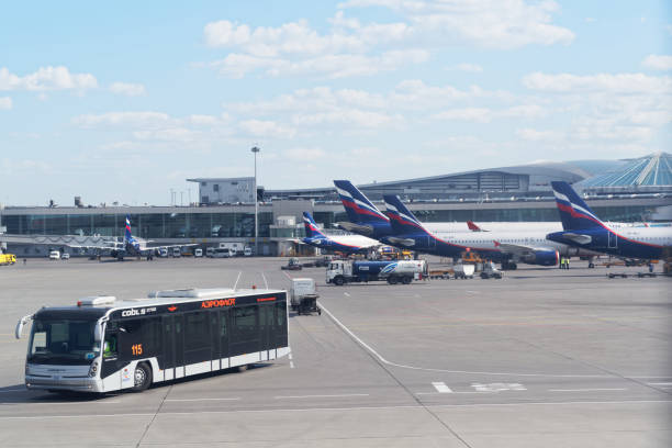 aéroport international de sheremetyevo - sheremetyevo photos et images de collection