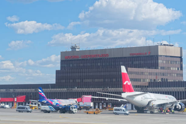 sheremetyevo international airport, view on the terminal f building from runway - sheremetyevo imagens e fotografias de stock