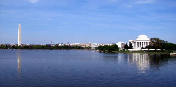 istock Washington and Jefferson Memorials 1004591212