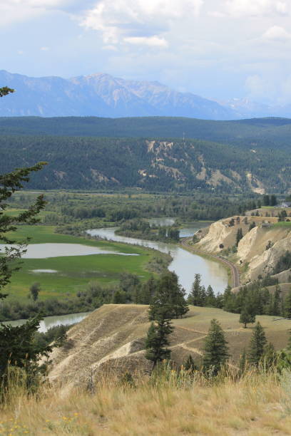 istock columbia River in the Rockies - vertical 1004620392