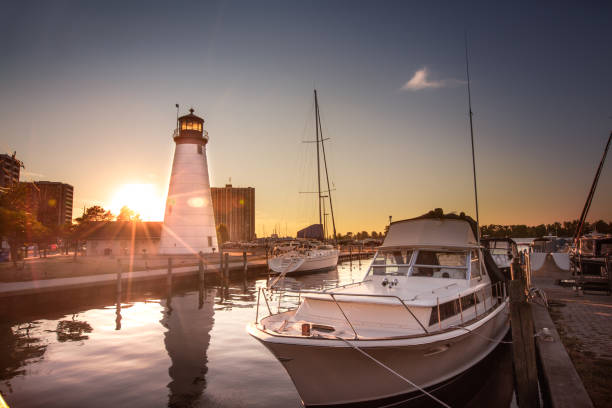 istock Lighthouse at Lakeview Marina in Windsor, Ontario 1004630074